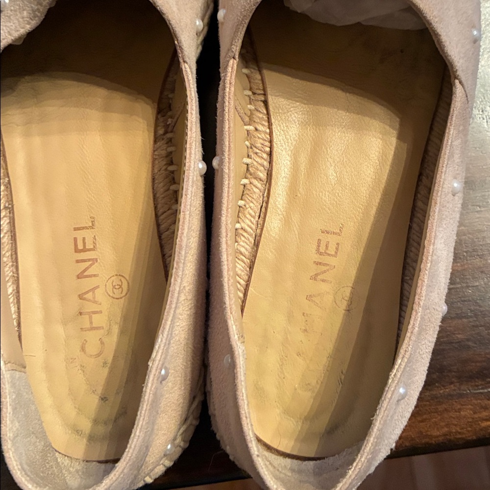 CHANEL Tan and Black Espadrilles with Pearl Detail - Picture 6 of 6